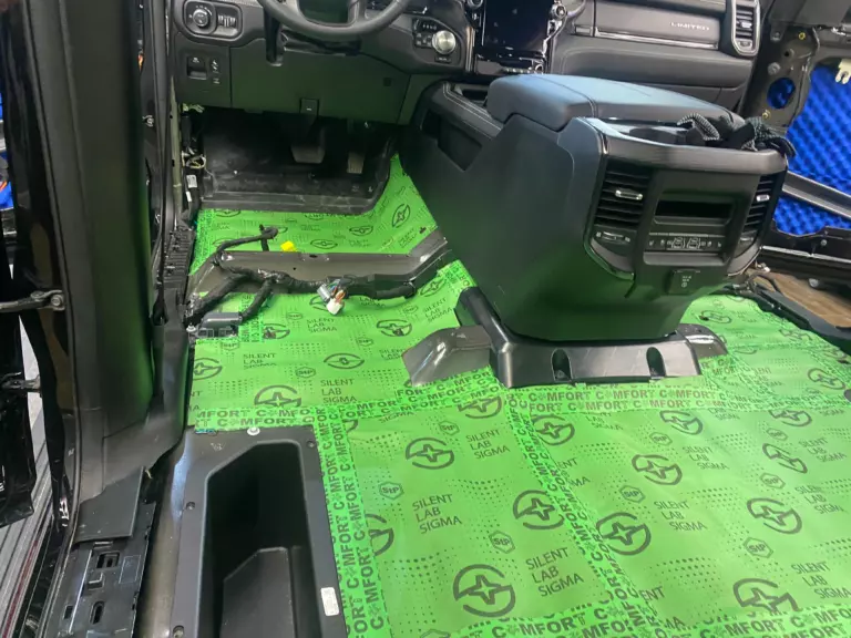 Шумоизоляция пола Dodge RAM-5