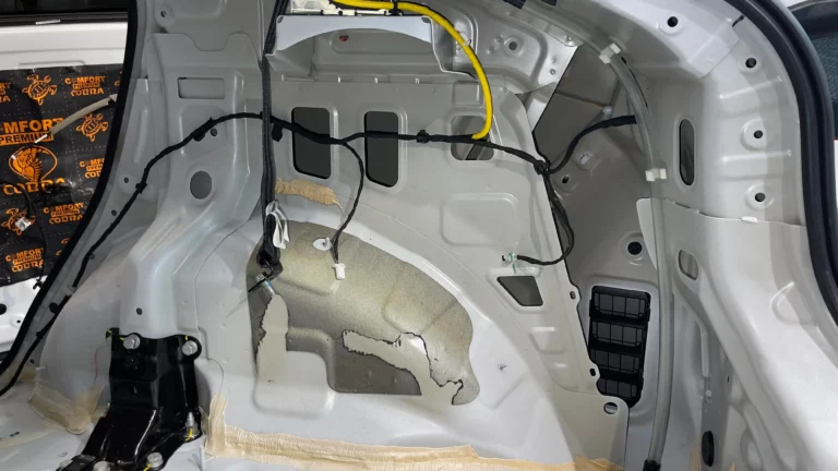 Шумоизоляция багажника HAVAL F7X белый-2