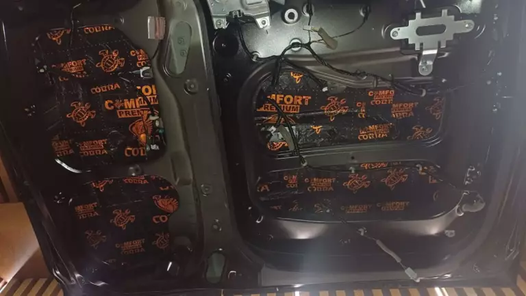 Шумоизоляция дверей Honda Stepwgn-1