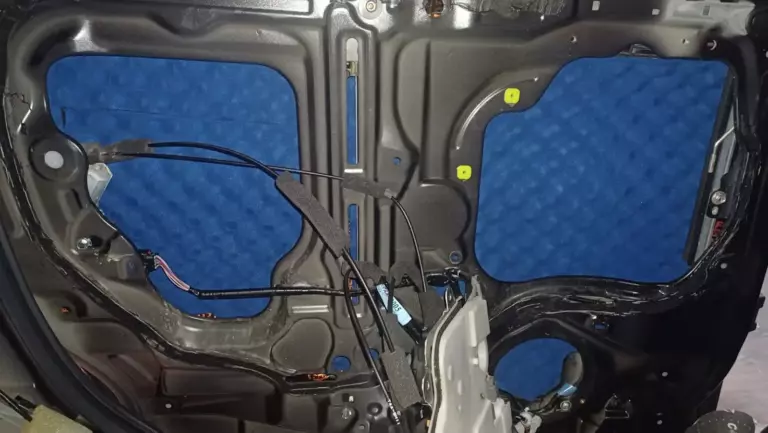 Шумоизоляция дверей Honda Stepwgn-7