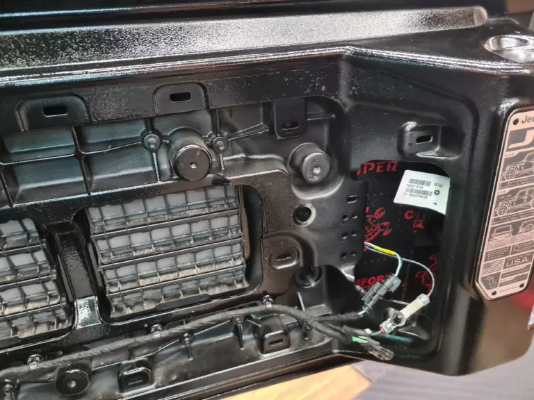 Шумоизоляция дверей Jeep Wrangler Rubicon-8