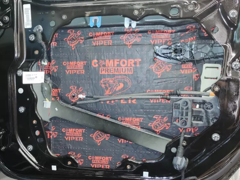 Шумоизоляция дверей Jeep Wrangler Rubicon-2