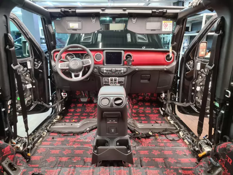 Шумоизоляция пола Jeep Wrangler Rubicon-1