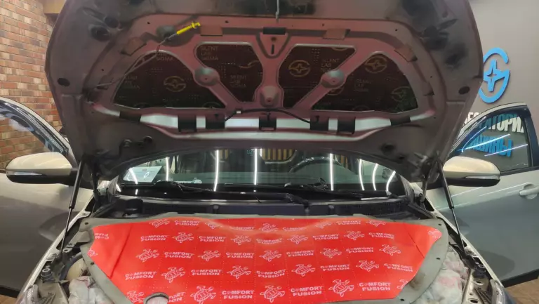 Шумоизоляция капота Lada Vesta Cross