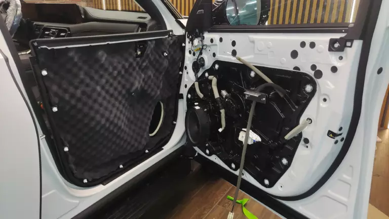 Шумоизоляция дверей Nissan Armada-4
