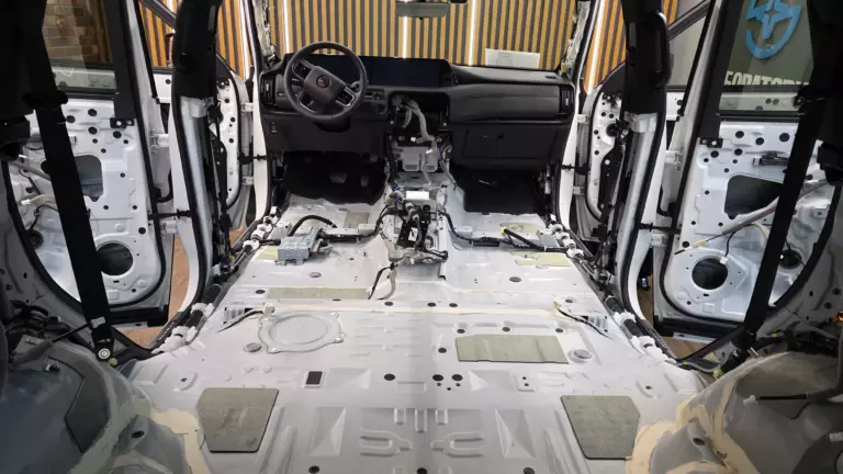 Шумоизоляция пола Nissan Armada-1