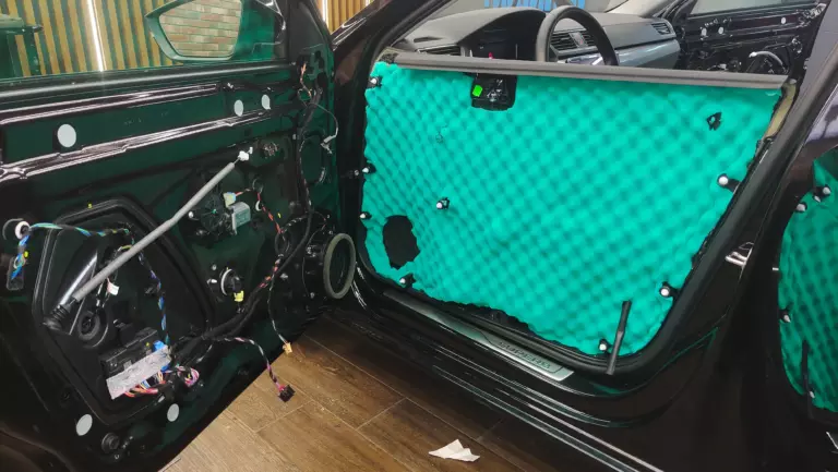 Шумоизоляция дверей Skoda Superb-4