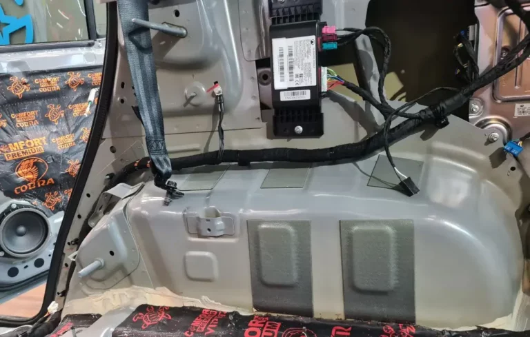 Шумоизоляция пола автомобиля TANK