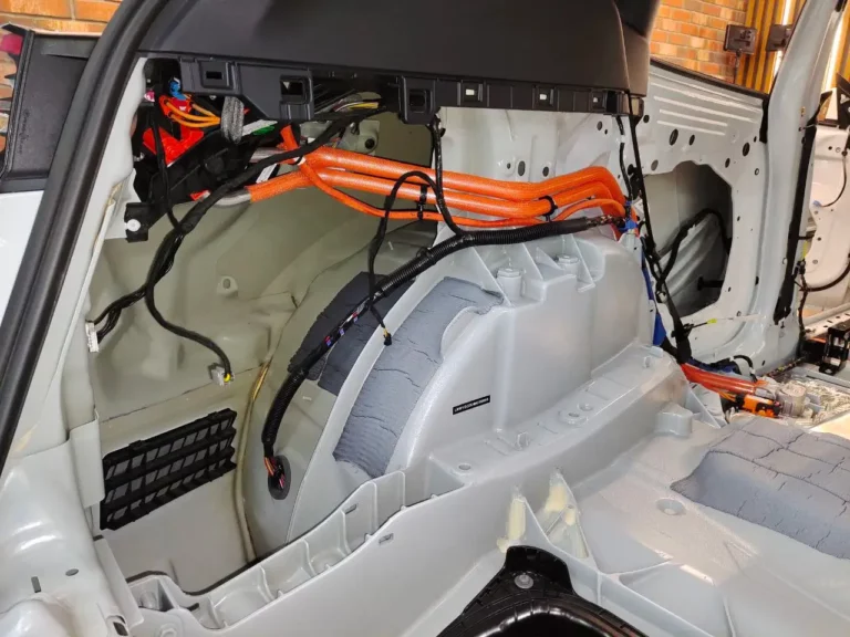 Шумоизоляция багажника Tesla Model Y-3
