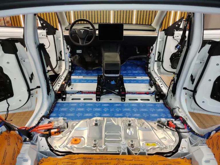 Шумоизоляция пола Tesla Model Y-4