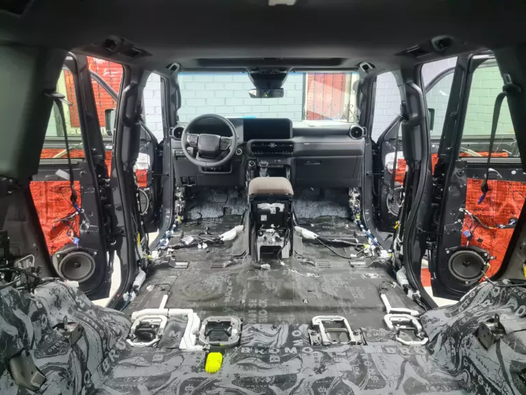 Шумоизоляция пола Toyota Land Cruiser Prado 250-3