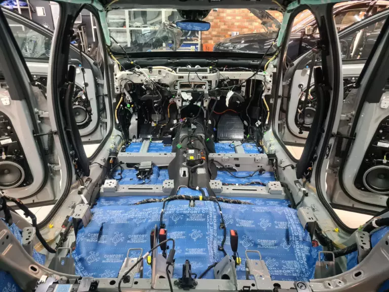 Шумоизоляция пола Volvo XC60-2