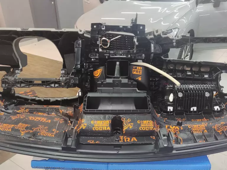 Шумоизоляция торпедо Volvo XC60-1