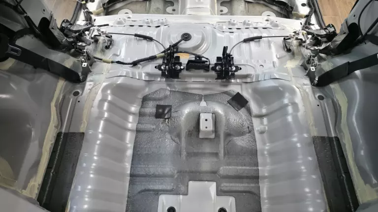 Шумоизоляции багажника Toyota Roomy-1