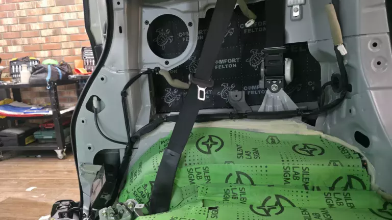 Шумоизоляции багажника Toyota Roomy-8