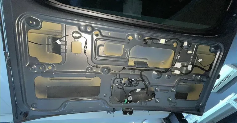 Шумоизоляция багажника Hyundai Staria 2022-4