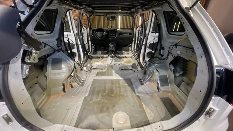 Шумоизоляция пола Mitsubishi-Outlander-2018-1