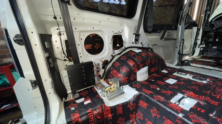 Шумоизоляция багажника Mitsubishi Pajero-3