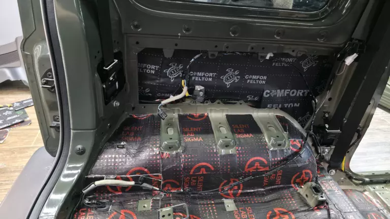 Шумоизоляция багажника Suzuki Jimny-7