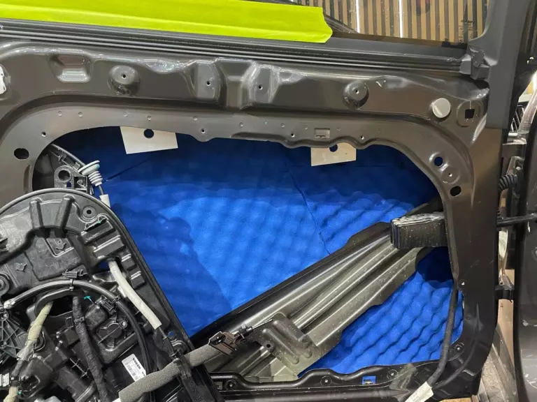 Шумоизоляция двери Volvo S90-2
