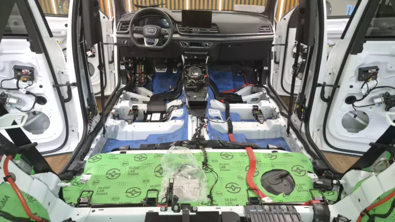 Шумоизоляция пола Audi q5 -4