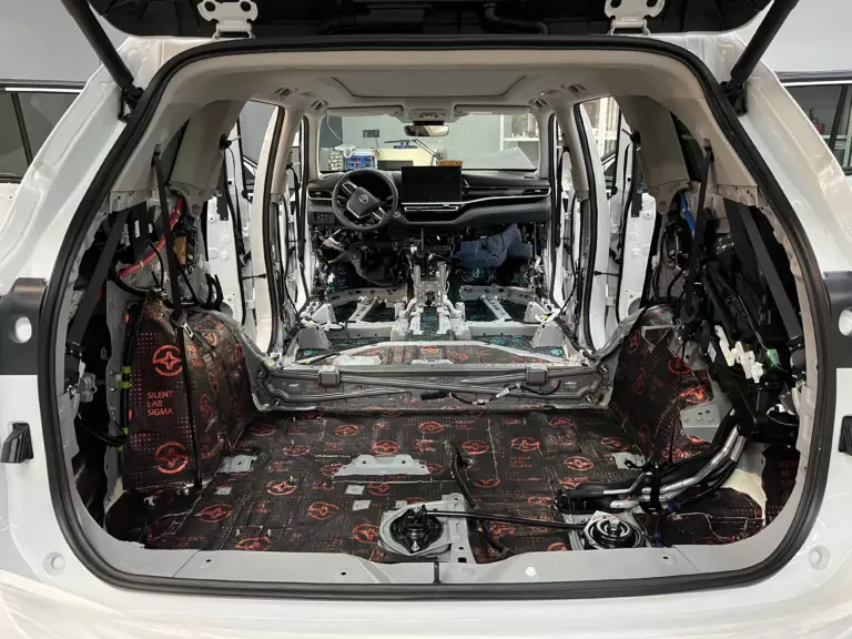 Шумоизоляция пола Toyota Highlander-2
